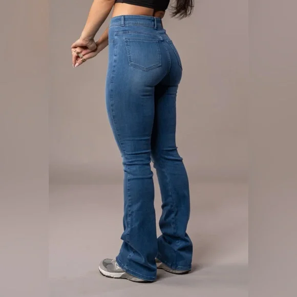 FITJEANS Women's Blue Jeans - Picture 2 of 5